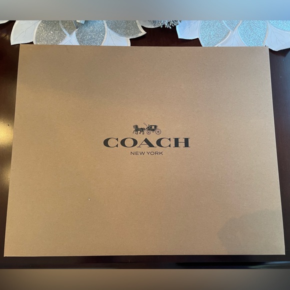COACH GIFT BOX - XL - can fit large tote, purse, coat or sweater - Picture 8 of 8